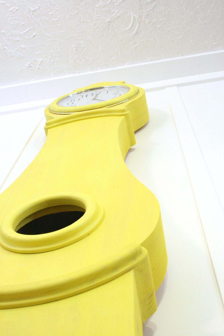 Build a Swedish Clock walkthrough, yellow Swedish clock, painted