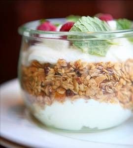 Yogurt Parfait | FOODIEaholic.com #recipe #cooking #breakfast #snack #yogurt #parfait #fruit #healthy
