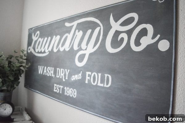 Free printable template! How to paint your own Fixer Upper Magnolia Market style laundry sign | farmhouse decor | laundry room | chalkboard | vintage