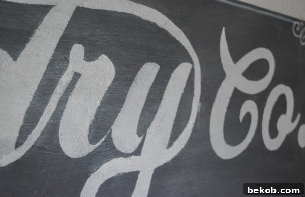 Free printable template! How to paint your own Fixer Upper Magnolia Market style laundry sign | farmhouse decor | laundry room | chalkboard | vintage