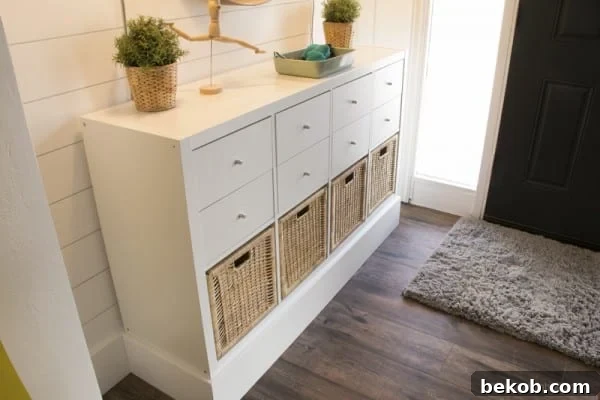 Ikea Entryway storage @Remodelaholic 10