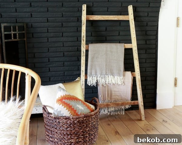 DIY Wooden Ladder Decor Ideas: FREE Pallet Blanket Ladder Diy Tutorial Also Great For Storing Shoes @remodelaholic