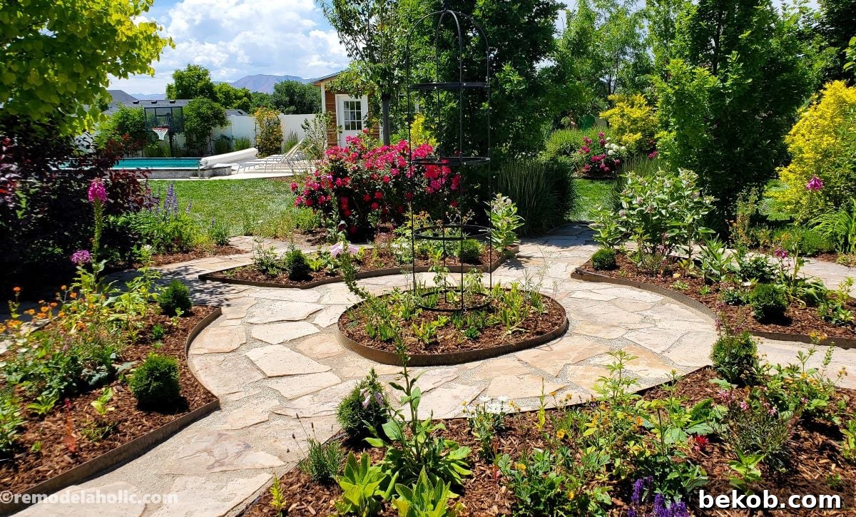 Circular flagstone path with gravel base