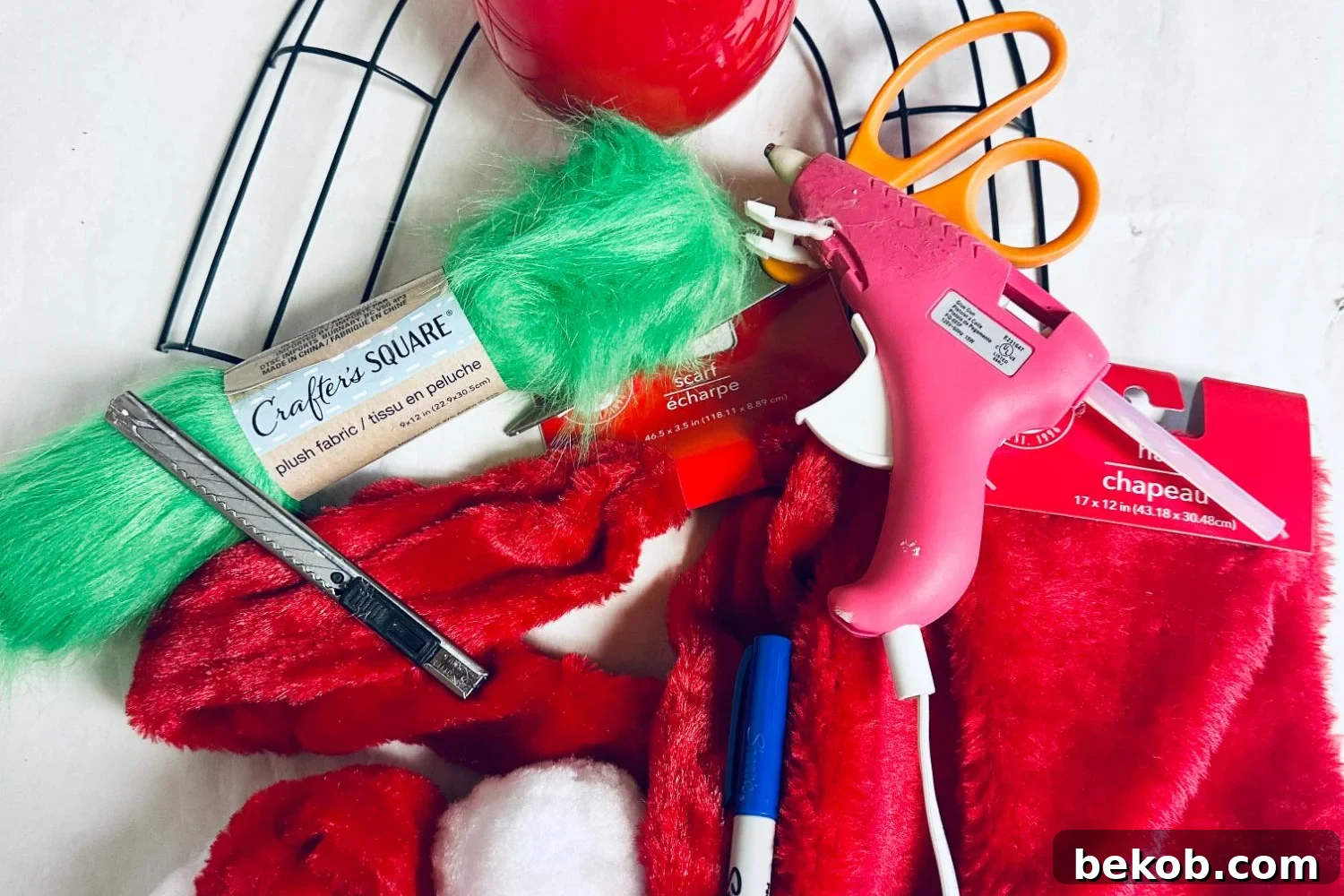 How To Make A Grinch Wreath From Dollar Tree Materials, Remodelaholic