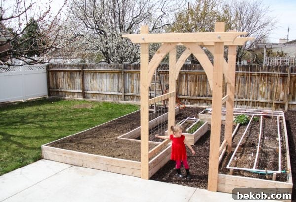 Vegetable Garden Arbor DIY Plans (4 of 5)