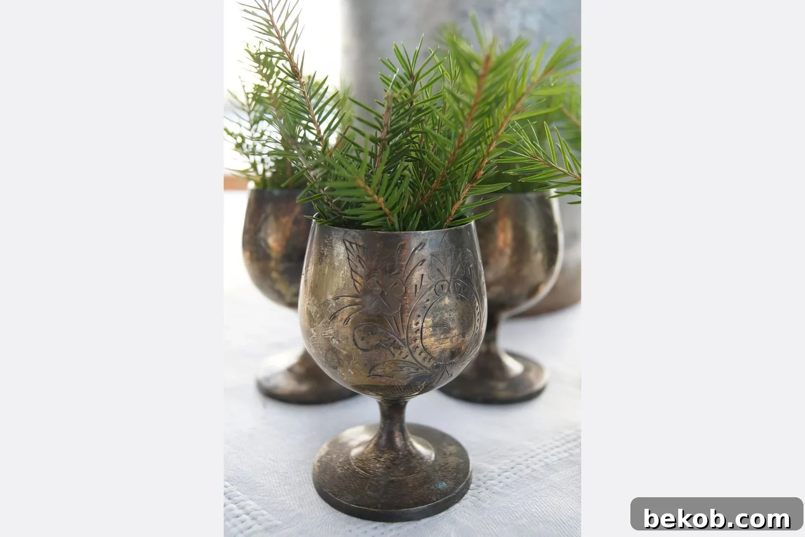 Pine Sprigs In Goblet Lantlivinorregrd Via @Remodelaholic 533x800 033049