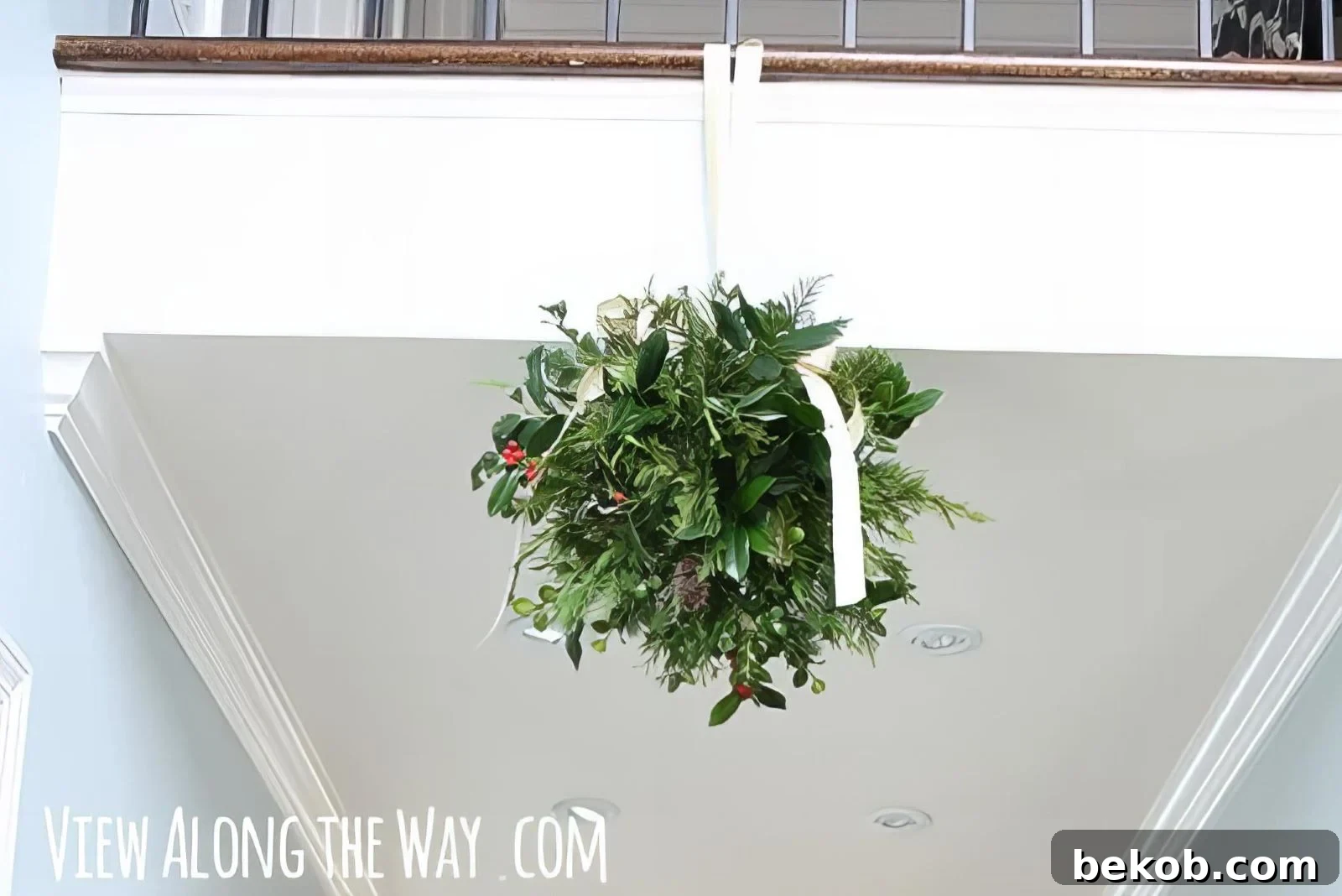 Use Fresh Greenery To Make A DIY Kissing Ball For Christmas View Along The Way Via @Remodelaholic 032949