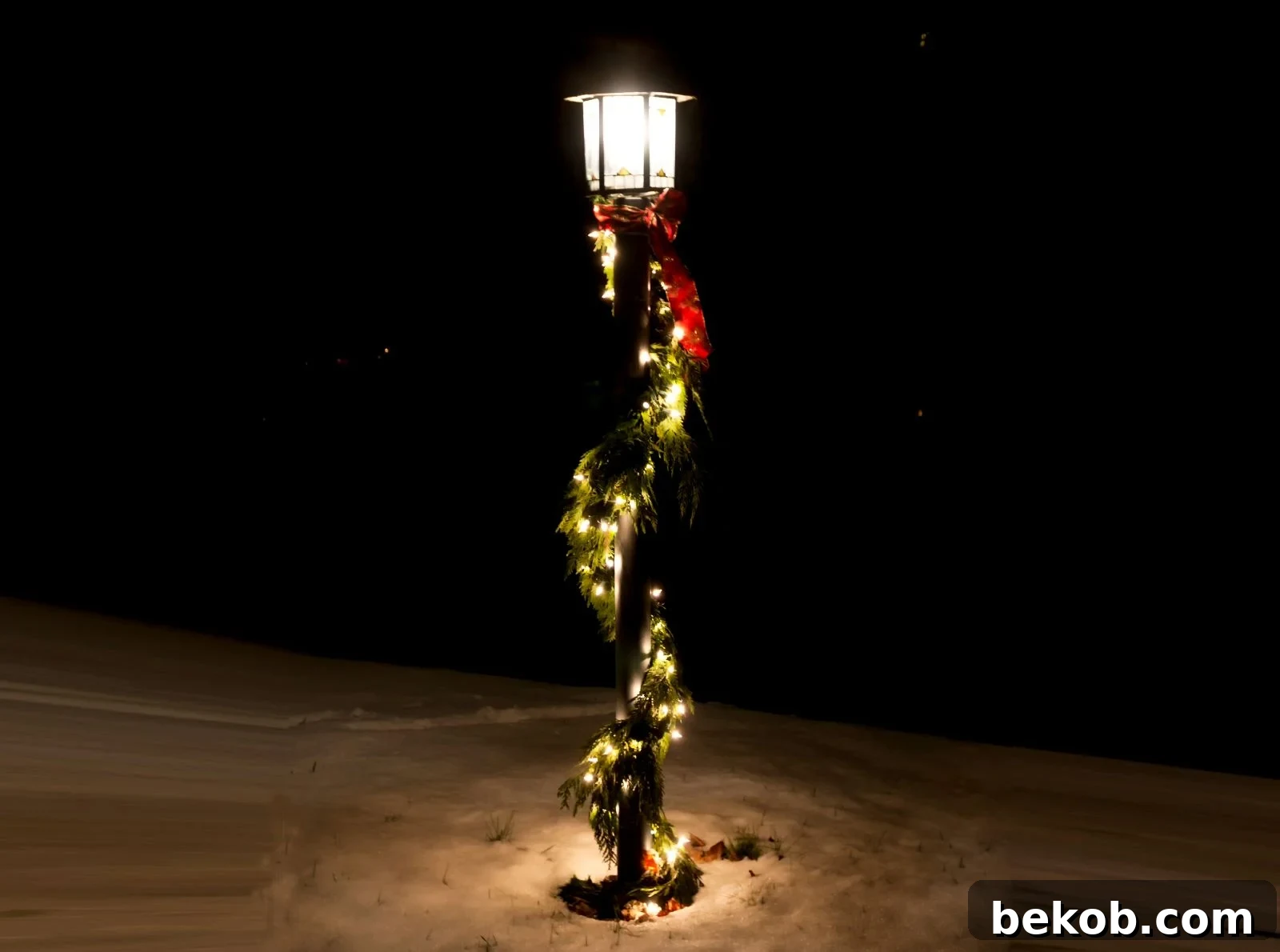 Light Pole With Christmas Garland