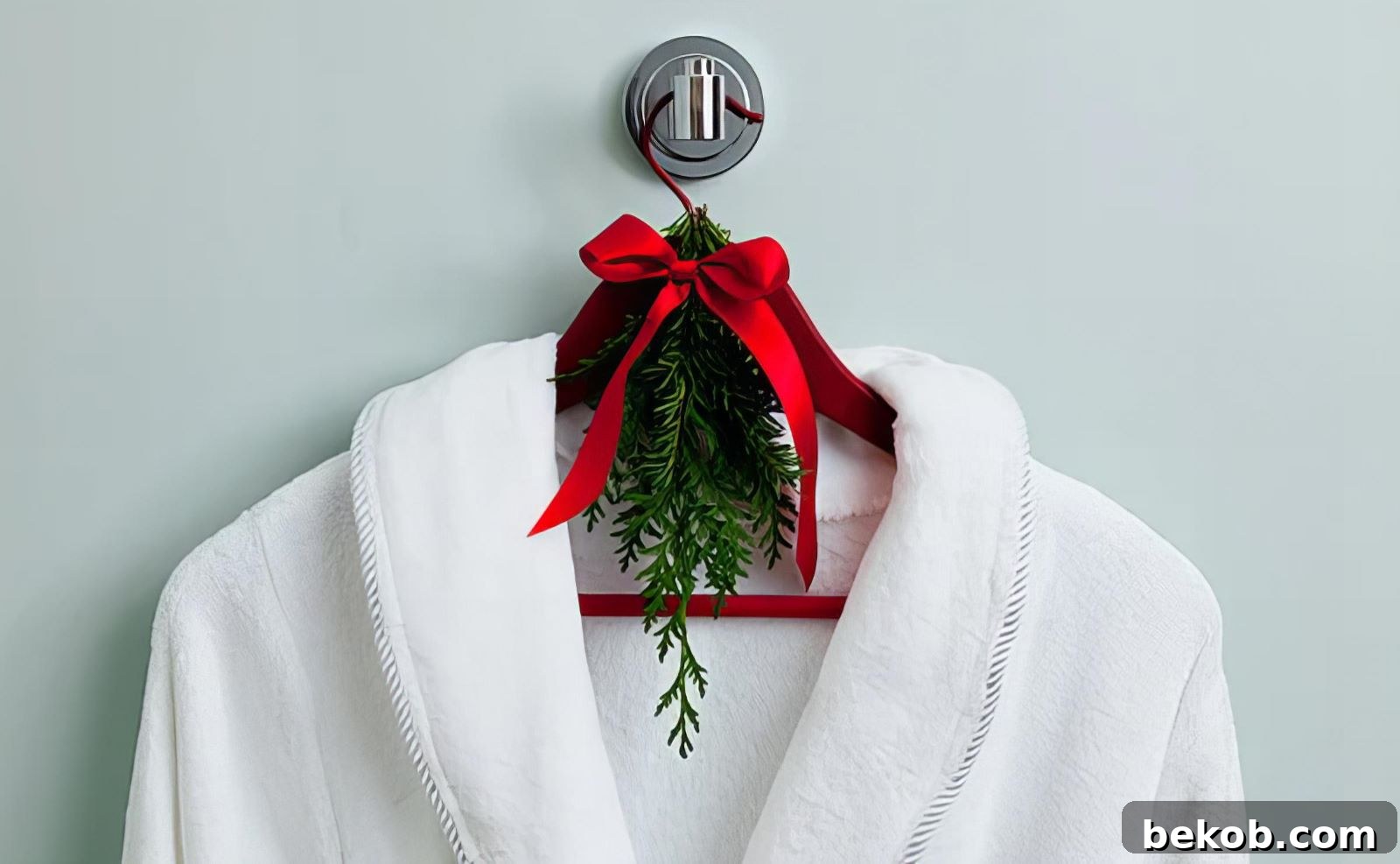 Tie A Spring Of Fresh Evergreen On A Robe Or Coat Hanger For Guests Lowes Creative Ideas Via @Remodelaholic 015606
