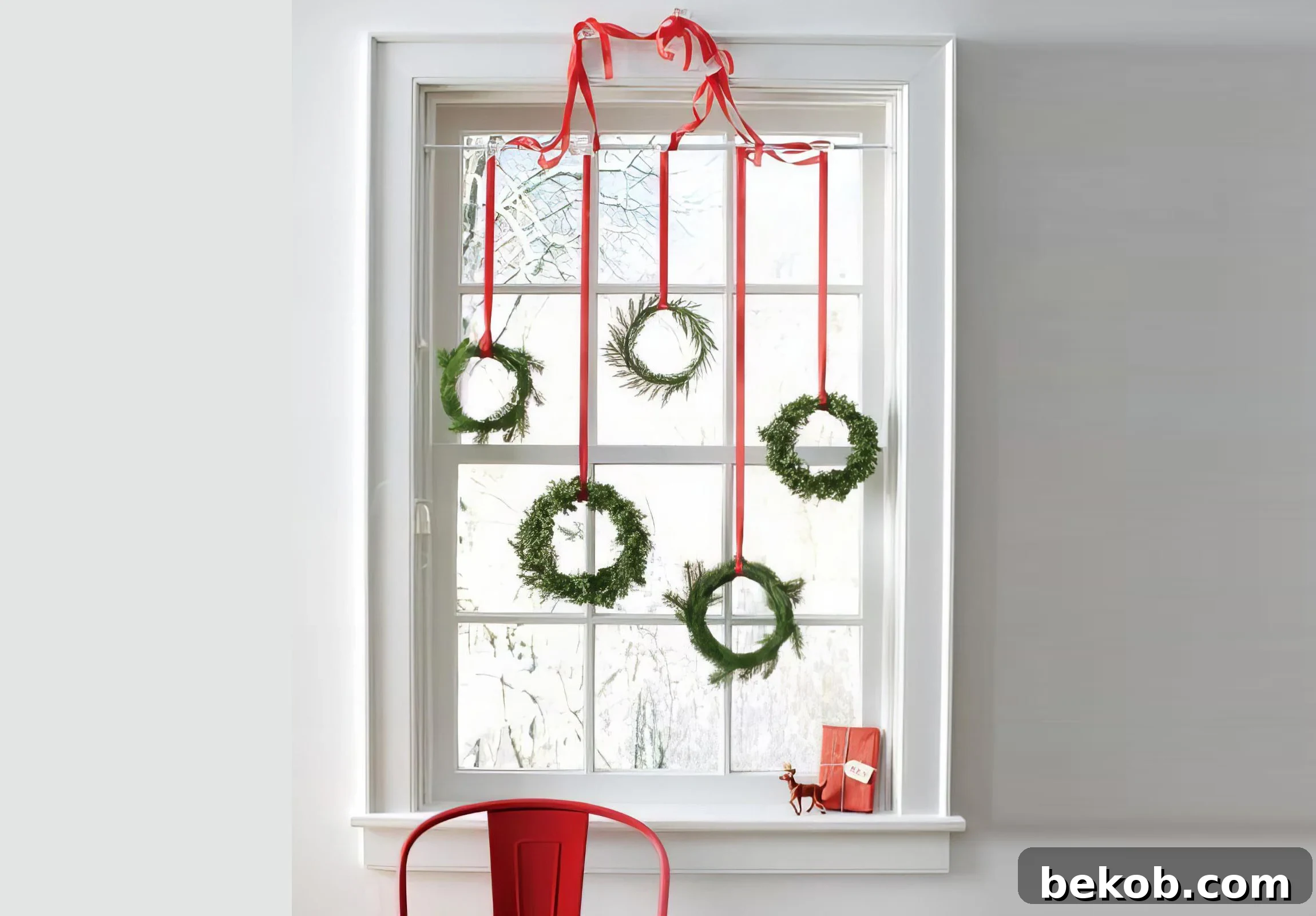 Fresh Greenery Mini Wreaths Martha Stewart Via @Remodelaholic 450x563 033056