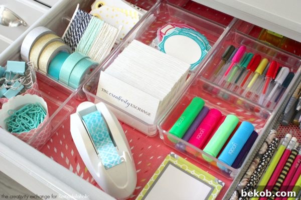Quick tricks for organizing desk drawers. Remodelaholic