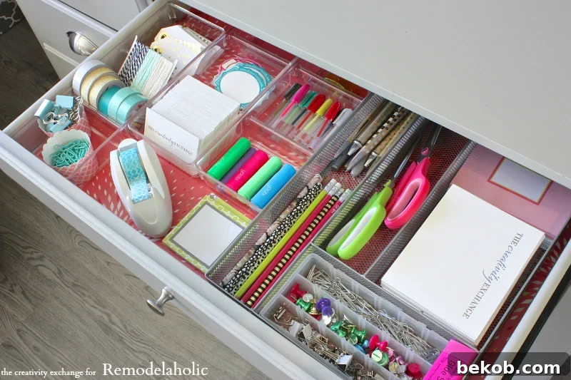 Quick tricks for organizing desk drawers to maximize space. Remodelaholic