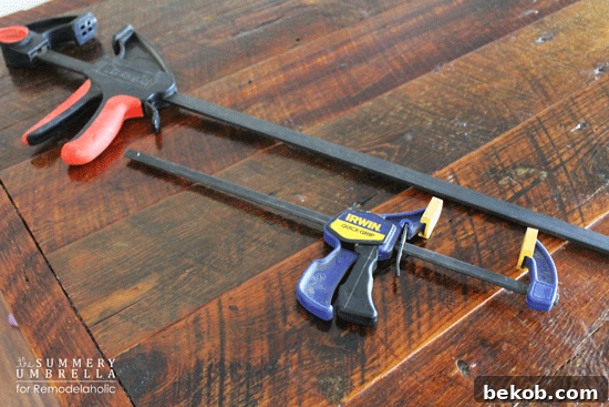 Different sizes and styles of quick bar clamps.