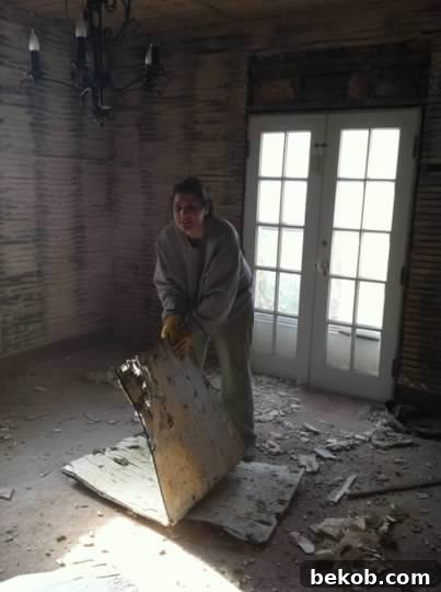 Initial view of the dining room before a banquette installation, showcasing an open layout.