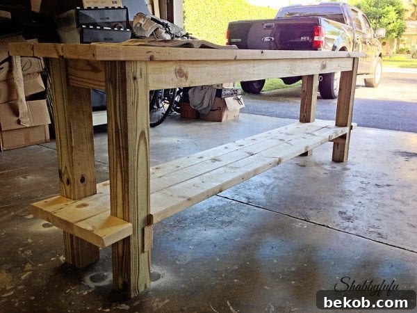 Build your own side table: complete plans showing the construction of the bottom shelf, designed for easy assembly and disassembly. By Shabbyfufu featured on @Remodelaholic
