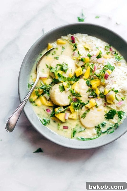 Green Curry Scallops with Mango Cilantro Salsa - exotic flavors, simple execution.