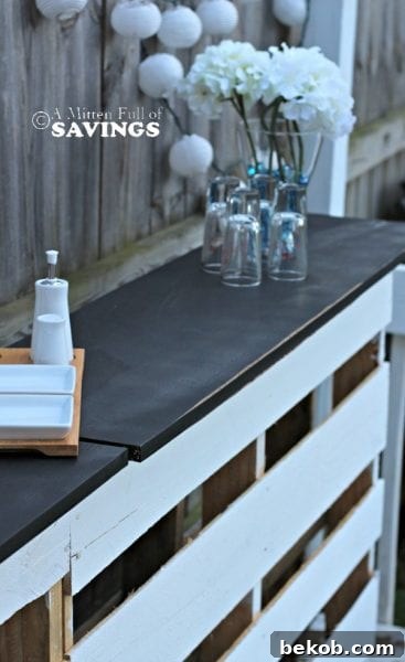 diy-patio-bar-out-of-wood-pallets