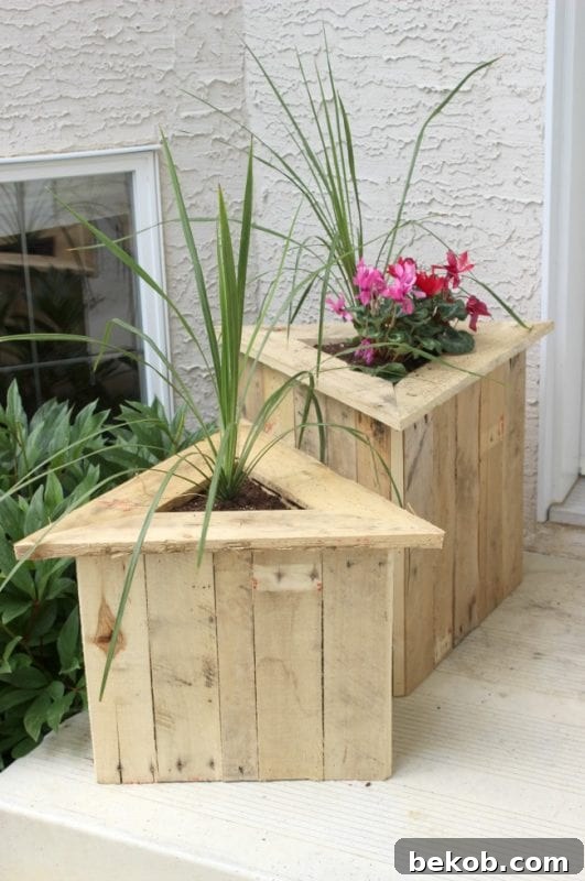 triangle-planters-build-plans-love-create-celebrate